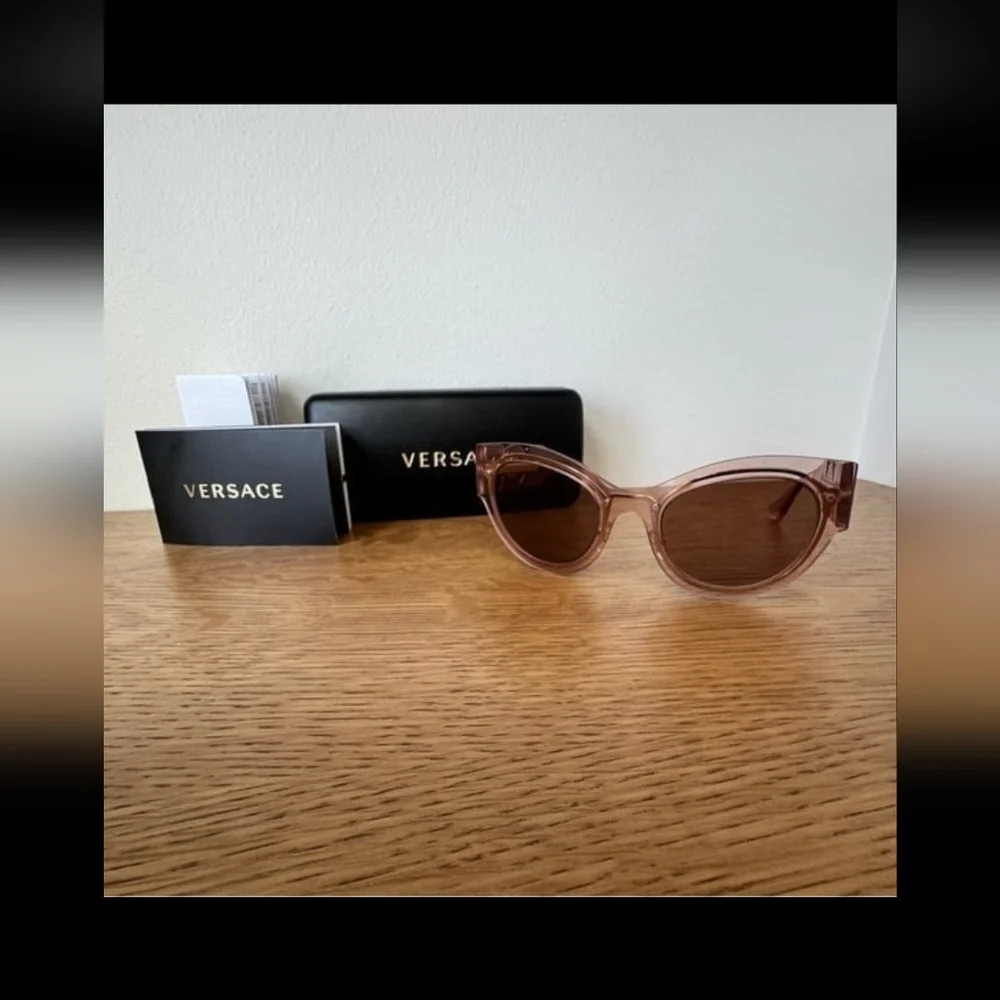Versace New  Oval Sunglasses Luxery Uv Glasses Beautiful New Case Papers Cloth